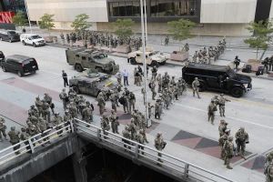 ¡Increíble! Video viral muestra a la Guardia Nacional bailando la Macarena en medio de protestas