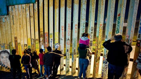 Imagen del muro fronterizo en Tijuana. La violencia afecta indiscriminadamente a los habitantes de esa ciudad.