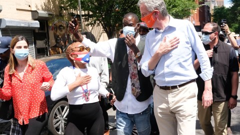 En su balance De Blasio asegura que rompió brechas a favor de los más vulnerables: los indocumentados. (Foto Archivo)