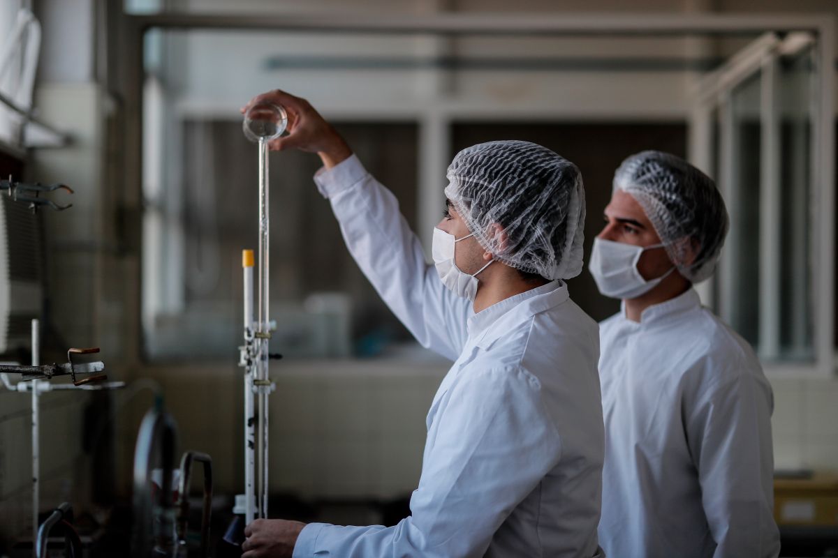Las autoridades niegan la versión de que el plasma solo sea para "ricos".