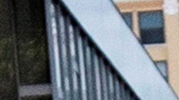 Los Angeles (United States), 29/05/2020.- Demonstrators shout slogans against police officers standing guard in front of the Los Angeles Police Department next to the City Hall during protests over the Minneapolis fatal arrest of George Floyd, an African-American who later died in police custody, in Los Angeles, California, USA, 28 May 2020. A bystander's video posted online on 25 May, appeared to show George Floyd, 46, pleading with arresting officers that he couldn't breathe as an officer knelt on his neck. The unarmed black man later died in police custody. (Protestas, Estados Unidos) EFE/EPA/ETIENNE LAURENT