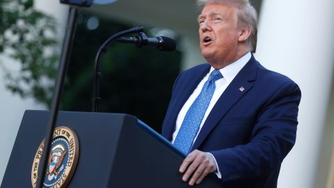 Trump en el Jardín de las Rosas.