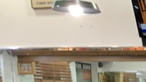 Entre los negocios que se permitirán abrir en la Fase 2 están las barberías, pero con límites de clientes.