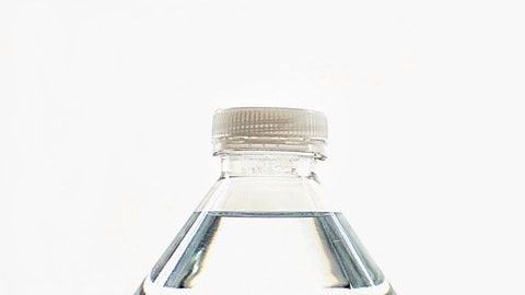 Botella agua-Suzy Hazelwood en Pexels