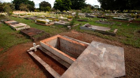 Tumbas en el cementerio de Campo da Esperança, en Brasilia.