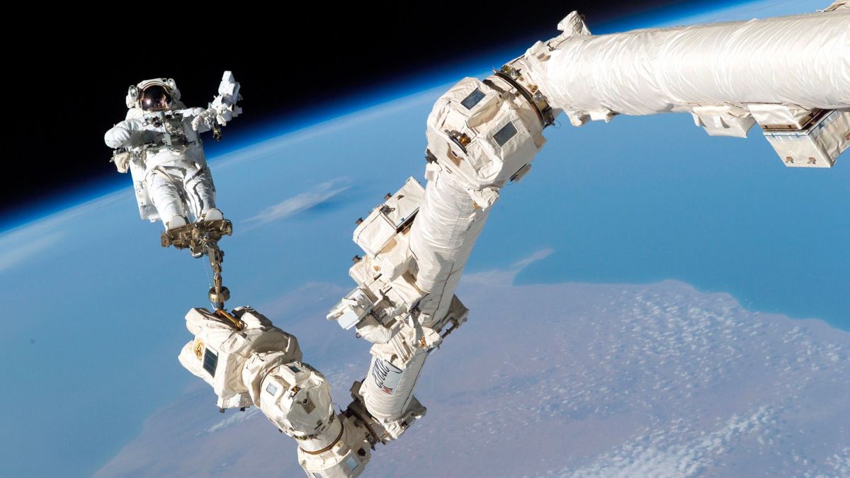 Se hará envío de dos turistas espaciales a la Estación Espacial Internacional en 2023.