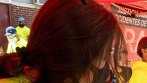 Vecinos de El Bronx recibieron el pasado 30 de mayo, bolsas de alimentos distribuidas  por Gorayeb &  Associates,  los Abogados del Pueblo,  en ese condado.