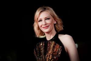 Cate Blanchett califica de "peligrosa" la compra de Twitter por parte de Elon Musk