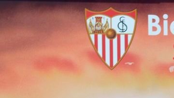 Javier Hernández en su presentación con el Sevilla.