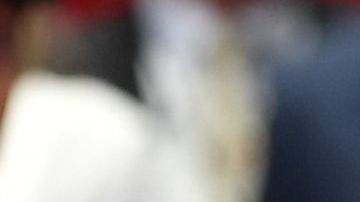 Latinos apoyando a Trump en un evento.