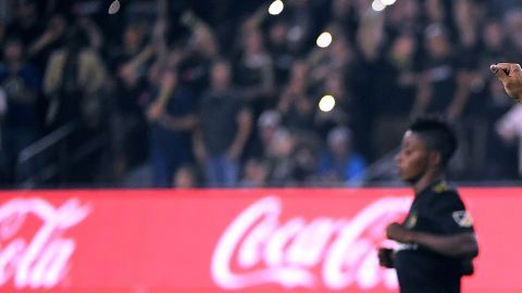 Carlos Vela celebrando un gol con LAFC.