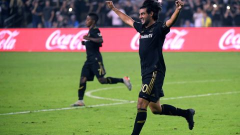 Carlos Vela celebrando un gol con LAFC.