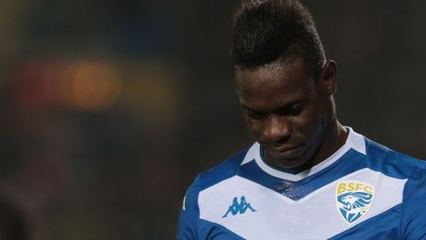 Mario Balotelli en un partido con el Brescia.