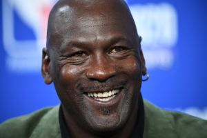 Michael Jordan presenta zapatillas inspiradas en la tradición mexicana del Día de Muertos