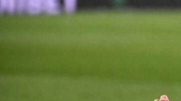 Edinson Cavani celebrando un gol con el PSG.