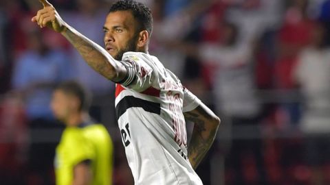 Dani Alves en un partido con el Sao Paulo.