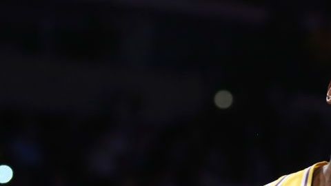 LeBron James en un partido con los Lakers.