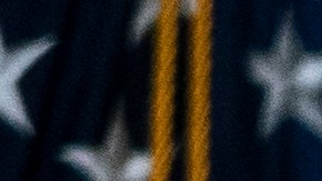 El senador Mitch McConnell es cuestionado por priorizar el nombramiento de jueces federales.