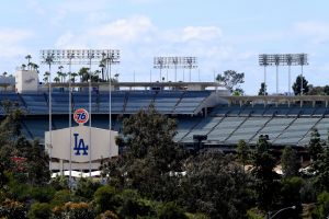 Demandan a Dodgers de Los Ángeles por discriminación hacia una familia latina debido a su apariencia física