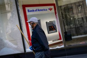 Bank of America promete donar $1,000 millones de dólares para ayudar a pequeñas empresas y apoyar a comunidades vulnerables