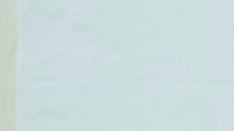 El presidente es cuestionado por acudir frente a una iglesia a tomarse una foto.