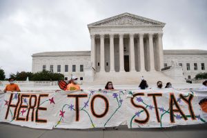Corte Suprema se interpone entre Trump y los "dreamers", pero abre puerta a nuevos retos