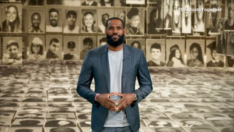 LeBron James encabezó “Graduarse Juntos: Estados Unidos Honra la Generación de Preparatoria 2020”.