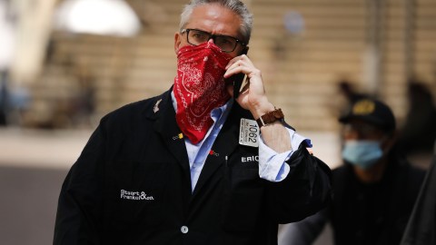 Un corredor de bolsa en Wall Street.