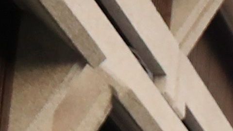 Manifestantes protestan frente a la sede del Departamento de Policía.