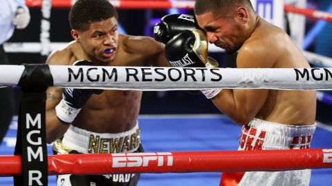 Shakur Stevenson castiga al boricua Félix Caraballo.