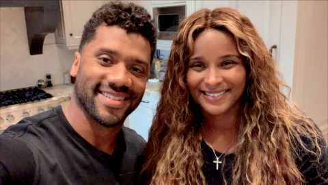 Russell Wilson y Ciara se divierten a la espera de su tercer hijo.