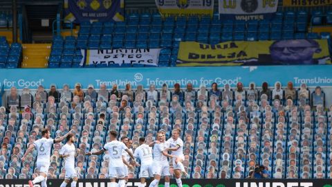 Leeds United y sus miles de fanáticos de cartón.