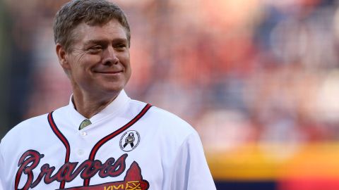 Dale Murphy, quien jugara para los Braves de Atlanta, expresó su preocupación por el racismo.