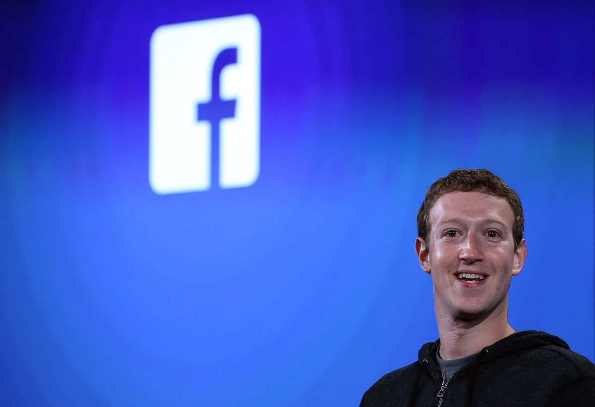 Marc Zuckerberg es cuestionado por el poco filtro a la información.
