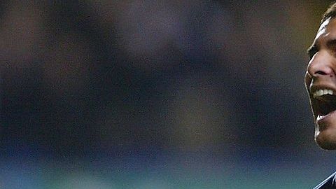 Adrian Mutu en un partido con el Chelsea en 2004.
