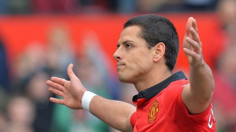 Javier Hernández en un partido con Manchester United.