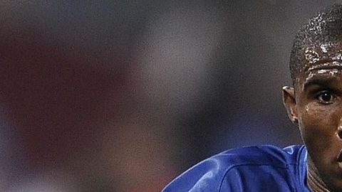 Samuel Eto'o en un partido con Barcelona.
