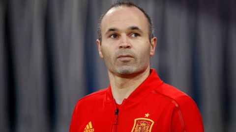 Andrés Iniesta con la ropa de entrenamiento de la Selección de España.