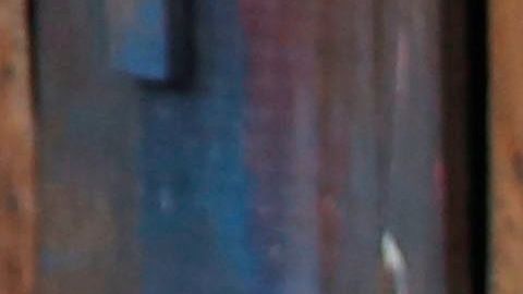 AME2857. TEGUCIGALPA (HONDURAS), 28/05/2020.- Un grupo de personas hace fila para comprar en una pequeña tienda de abastos en la ciudad de Tegucigalpa, el 28 de mayo de 2020. Honduras debe "reenfocar" sus políticas públicas de crecimiento, realizar cambios en su estructura productiva y "desestructurar" la corrupción para dar paso a un "nuevo ordenamiento social" después de la pandemia del coronavirus, alerta un estudio divulgado este jueves en Tegucigalpa.EFE/ GUSTAVO AMADOR