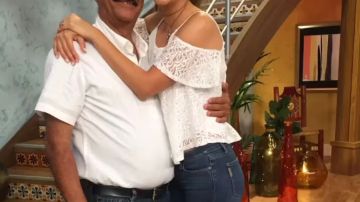 Ana Patricia Gámez junto a su papá