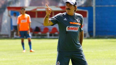 La Volpe apoya a sus nietos en el fútbol.