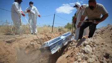 México entierra a su muertos por coronavirus