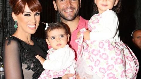 Jacky Bracamontes e hijas.