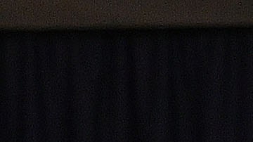 Cuomo firma la ley acompañado del reverendo Al Sharpton, los dos líderes de la Legislatura estatal, y varias madres de fallecidos por brutalidad policial, como la mamá de Eric Garner.