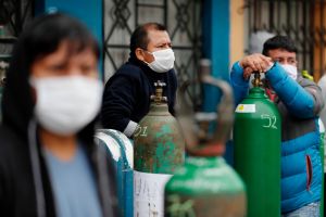 Oxígeno a precio de oro. Perú enfrenta un nuevo problema en medio de la pandemia