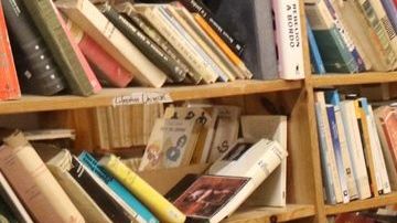 Librería  A través del Espejo.