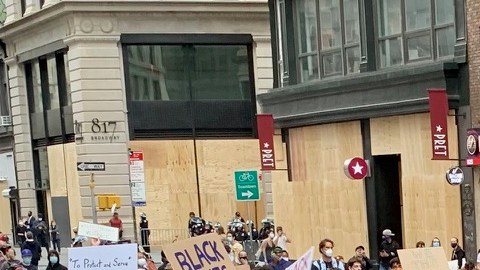 Las masivas demostraciones en NYC en contra de la brutalidad policial llevaron a que por fin se pasaran las leyes para reformar la Uniformada.