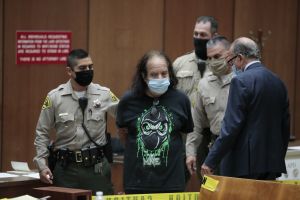 Arrestan al actor porno Ron Jeremy y lo acusan de violación y ...
