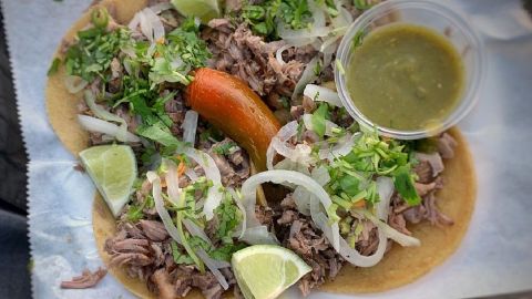 Tacos de carnitas.