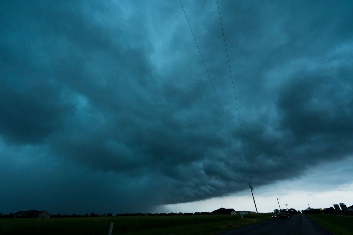 Alertan por formación de tornados por